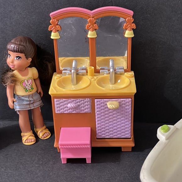 DOLLHOUSE FURNITURE BATHROOM  AND VANITY SET - Picture 3 of 14